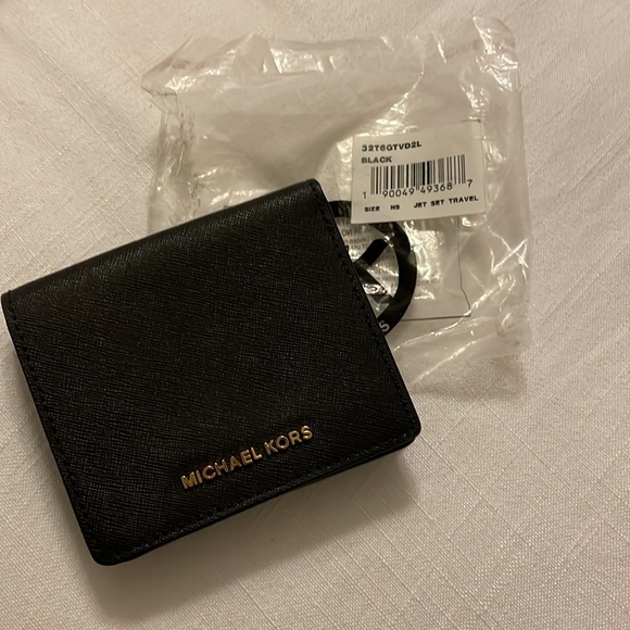 NWT Micheal Kors Wallet - Picture 4 of 4